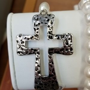 Stretch cross pearl bracelet